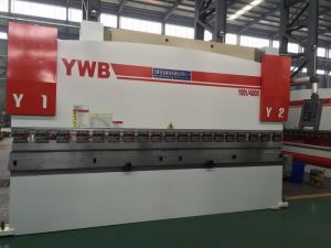 4 assi CNC presse piegatrici di 100 Ton