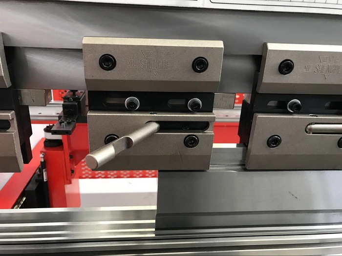 Yawei 8 axis cnc brake press quick released clamping