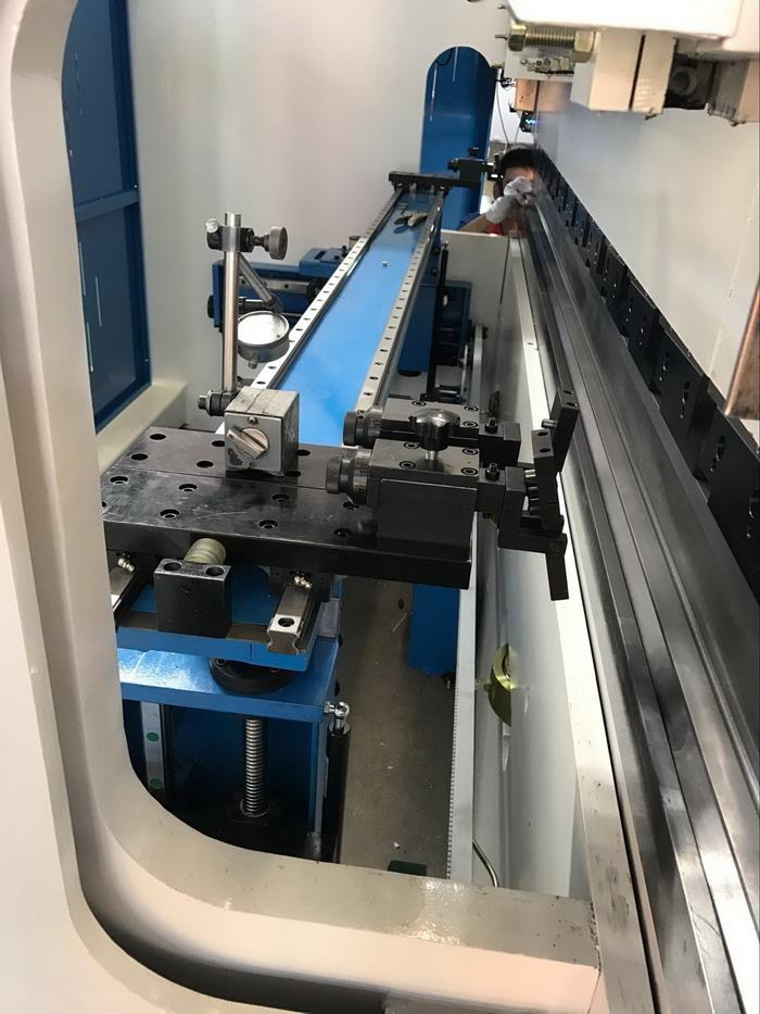 2 AXIS CNC AUTO PRESSBRAKE BACK GAUGE