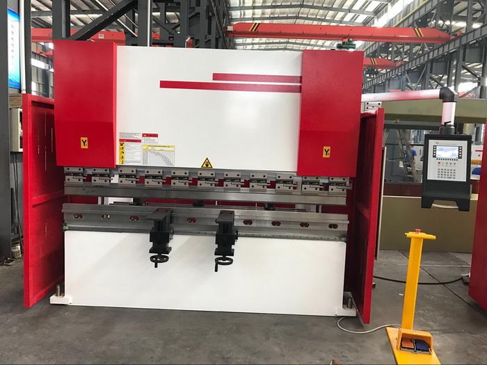 AHYW Yawei 60T CNC Synchro Pressa piegatrice 3 assi