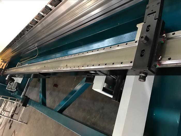 China Yawei 10 m sheet metal bending machine AHYW factory